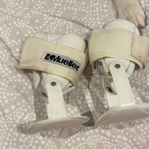 Mueller White Ankle Braces